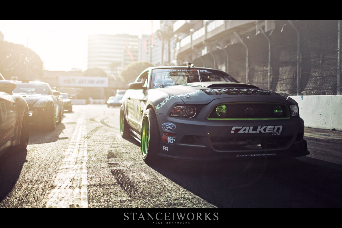Formulda-Drift-mustang-gittin-grid