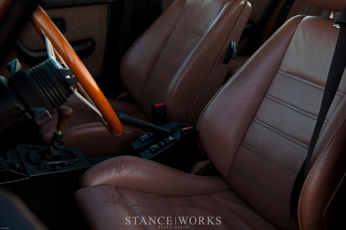bmw-e28-e24-sport-seats-llama