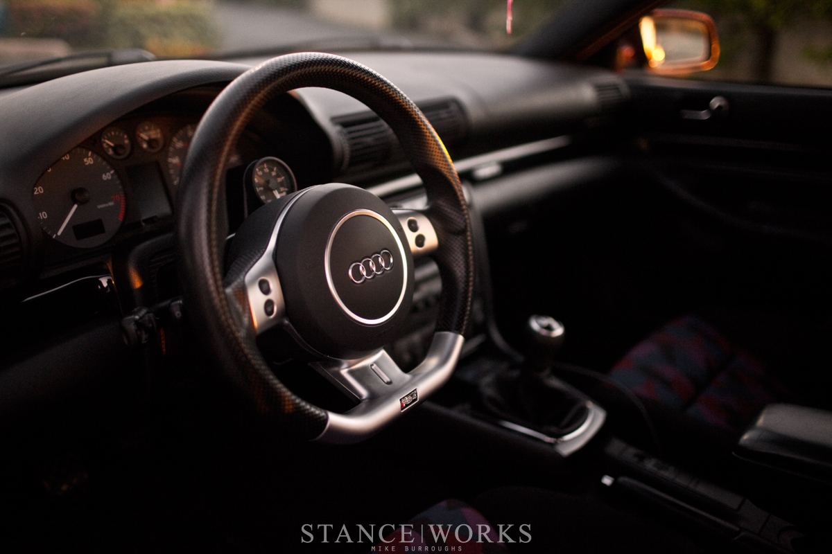 audi-rs4-steering-wheel
