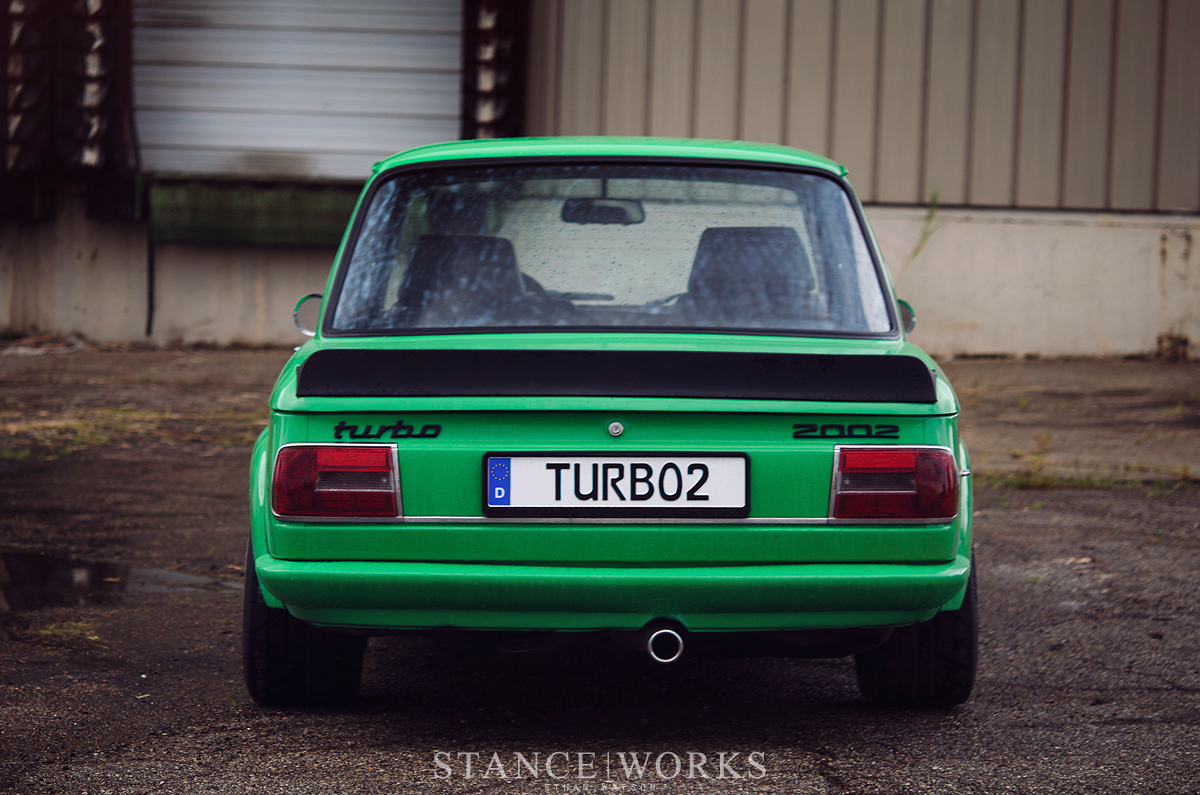 bmw-2002-e10-roundel