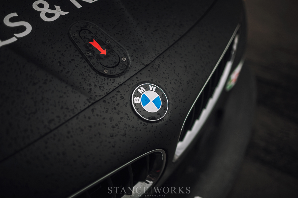 bmw-roundel-race-car