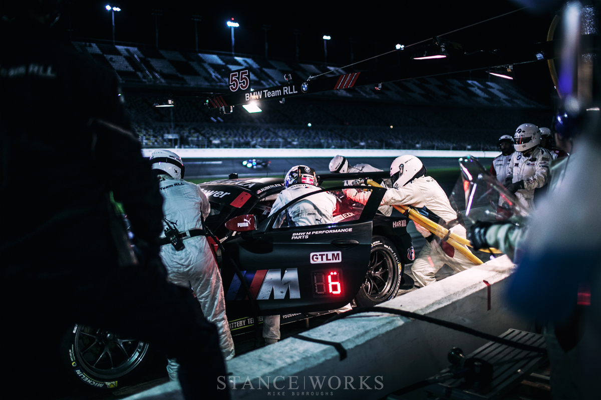 bmw-z4-gtlm-pit-stop