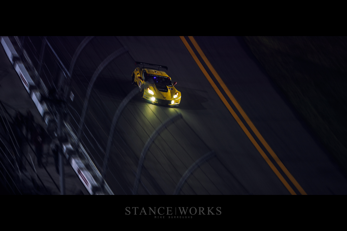 corvette-c7r-2014-rolex-24-bank-night