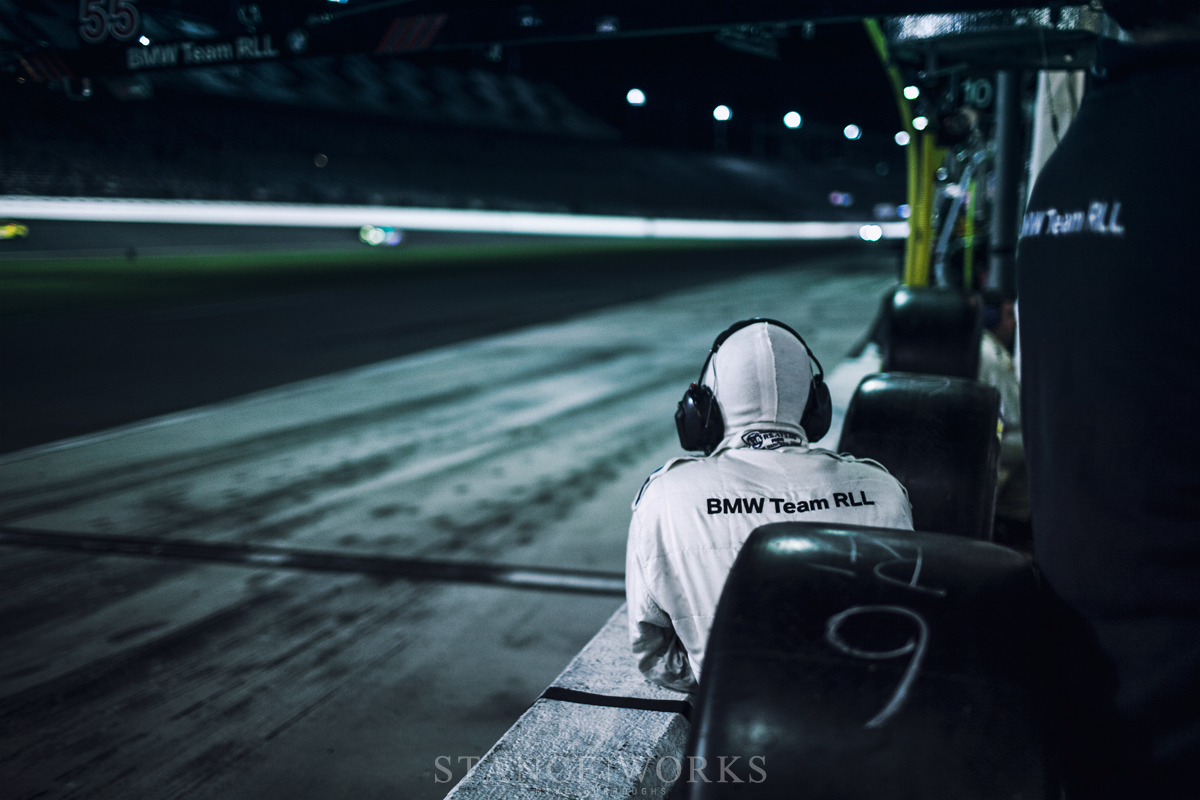 pit-stop-tire-change-bmw-rolex-24-2014