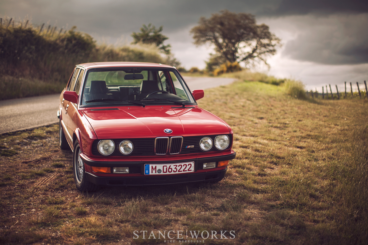 Euro-e28-m5-italy-roadside-italian