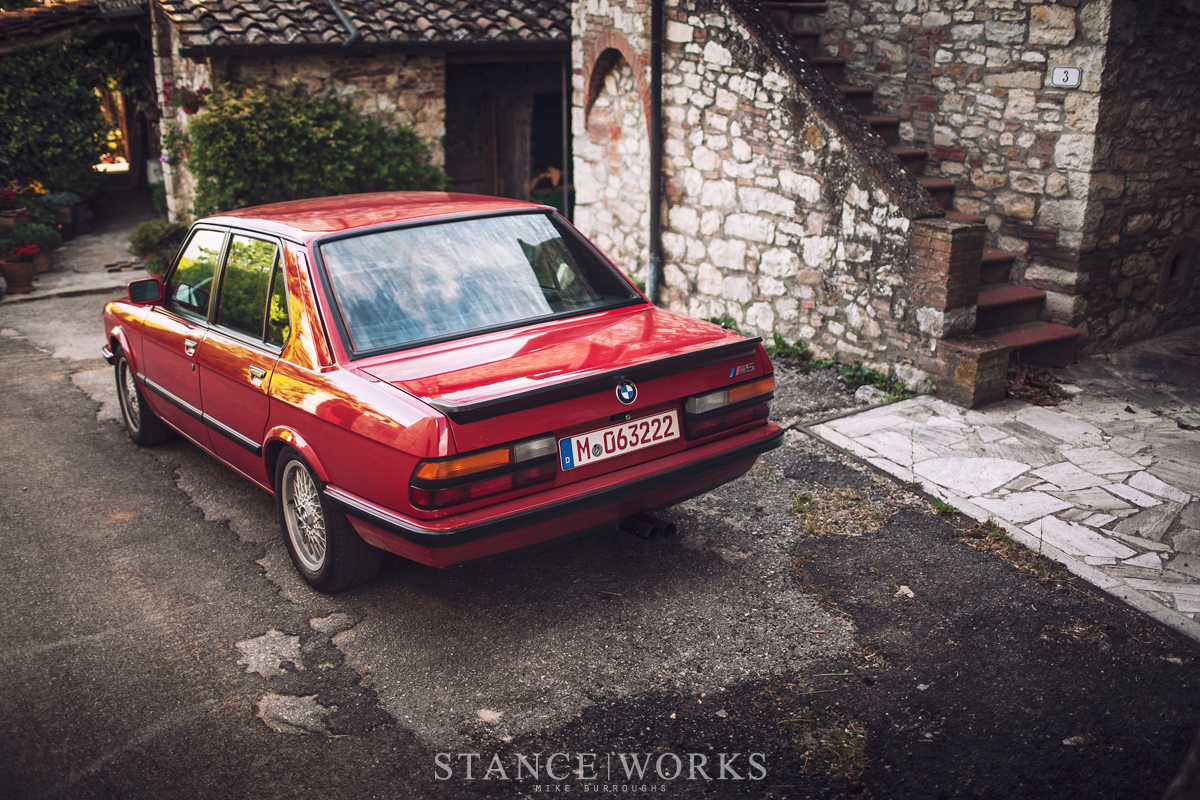 euro-e28-m5-zinnobarot-red-rear