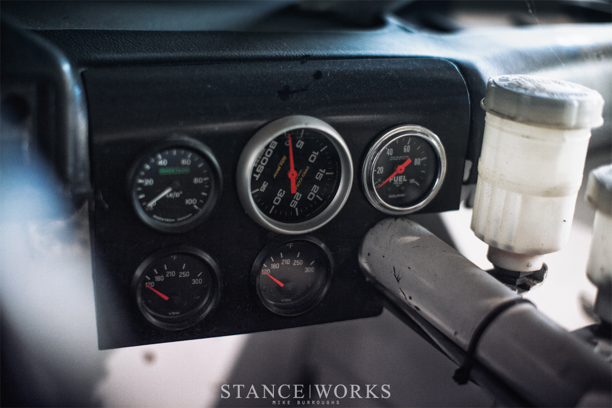 Dinan-540i-e34-gauges