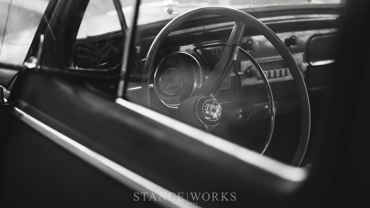 volkswagen-beetle-interior-steering-wheel