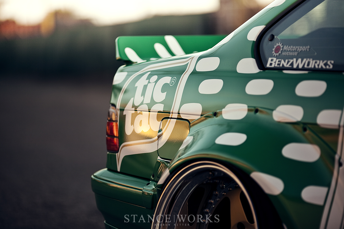 tic-tac-livery-bmw-widebody-e36