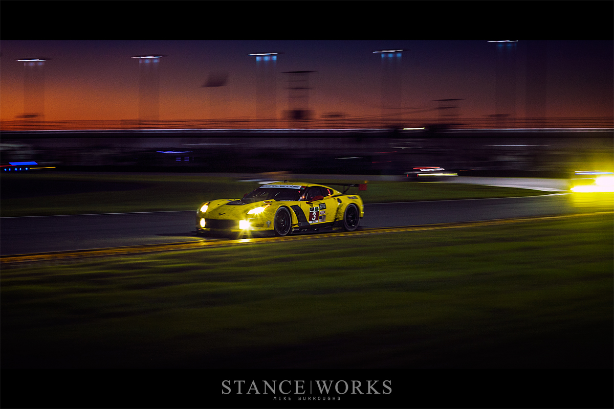 corvette-c7r-panning-morning-dawn