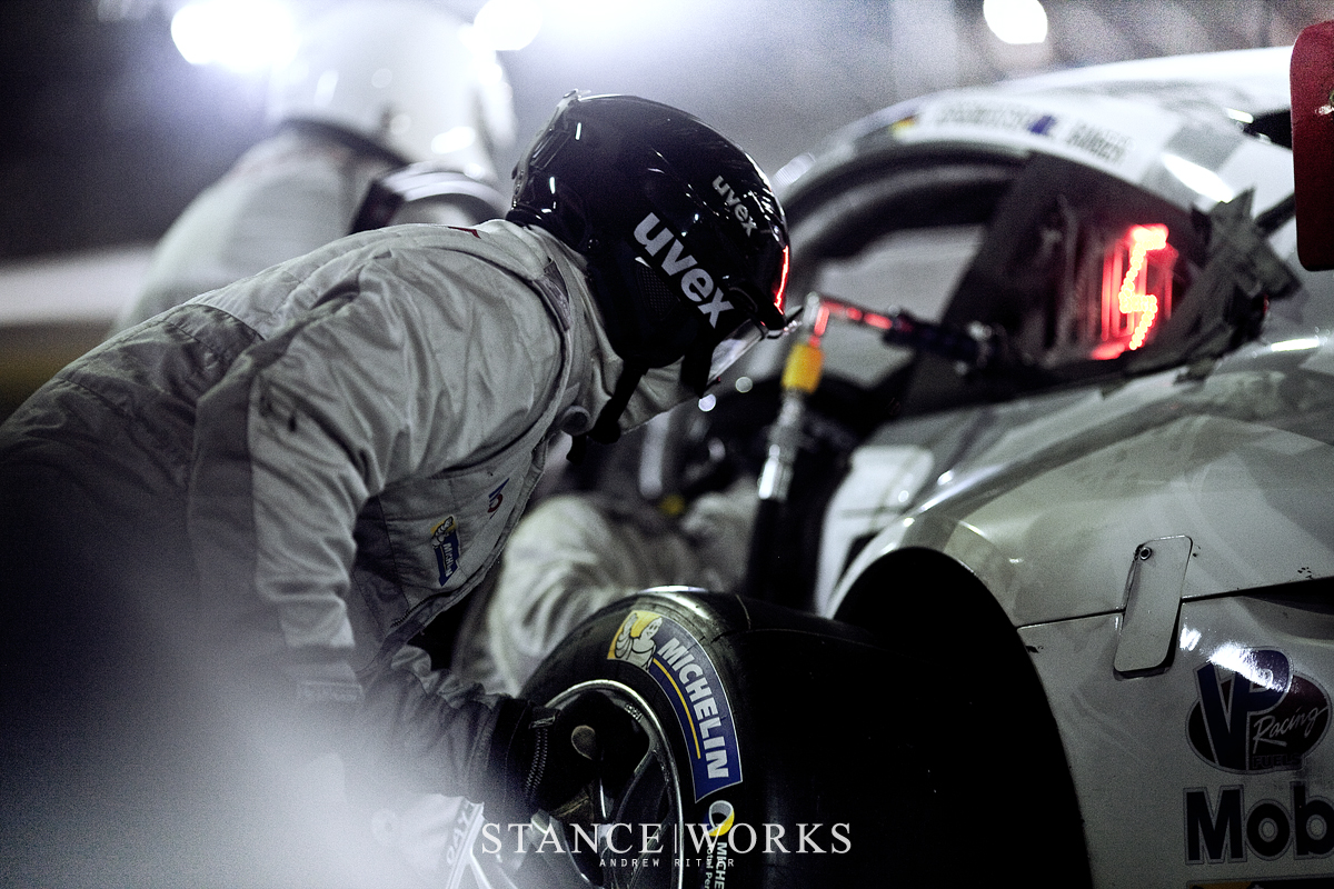 porschena-racing-pit-stop-michelin