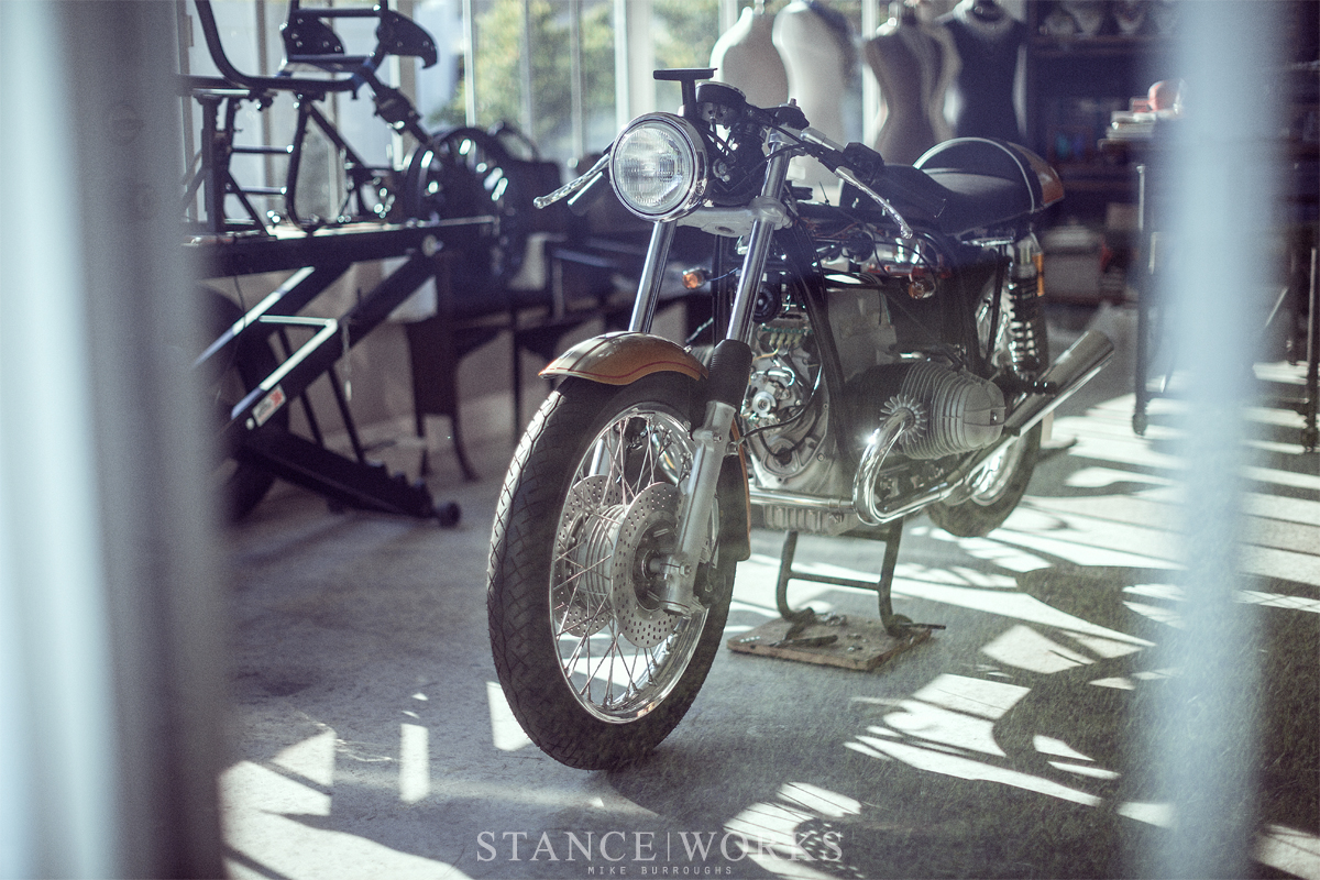 BMW-r90s-bavarian-cafe-workshop