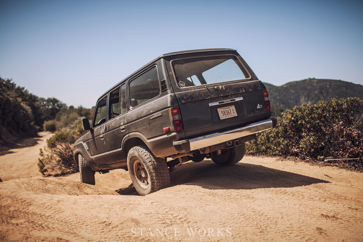 FJ62-Land-Cruiser-1988-articulation-off-road-rocks