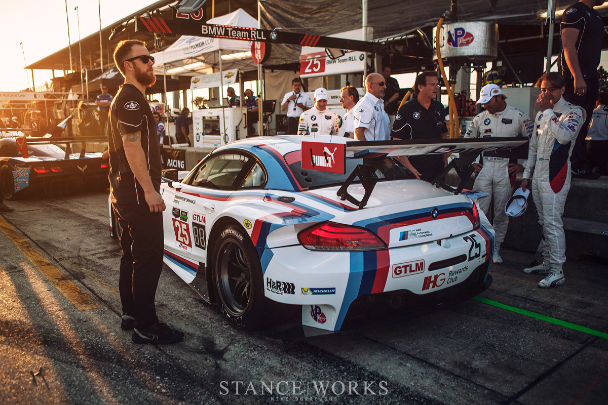 bmw-z4-gtlm-25-livery-pit-sebring