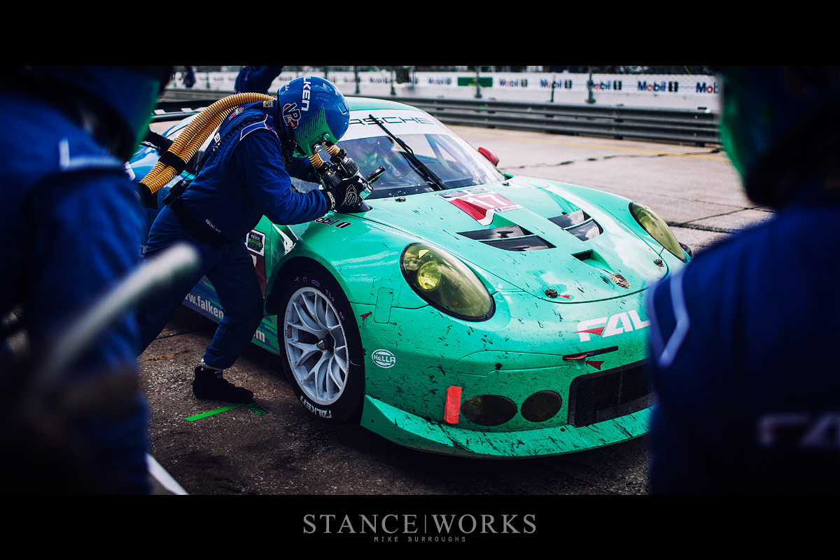 falken-porsche-pit-stop-fuel-sebring