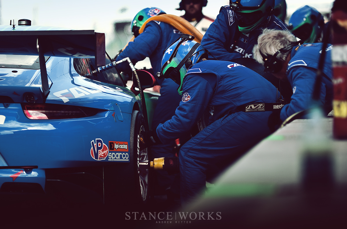 falken-tires-porsche-pit-tire-change