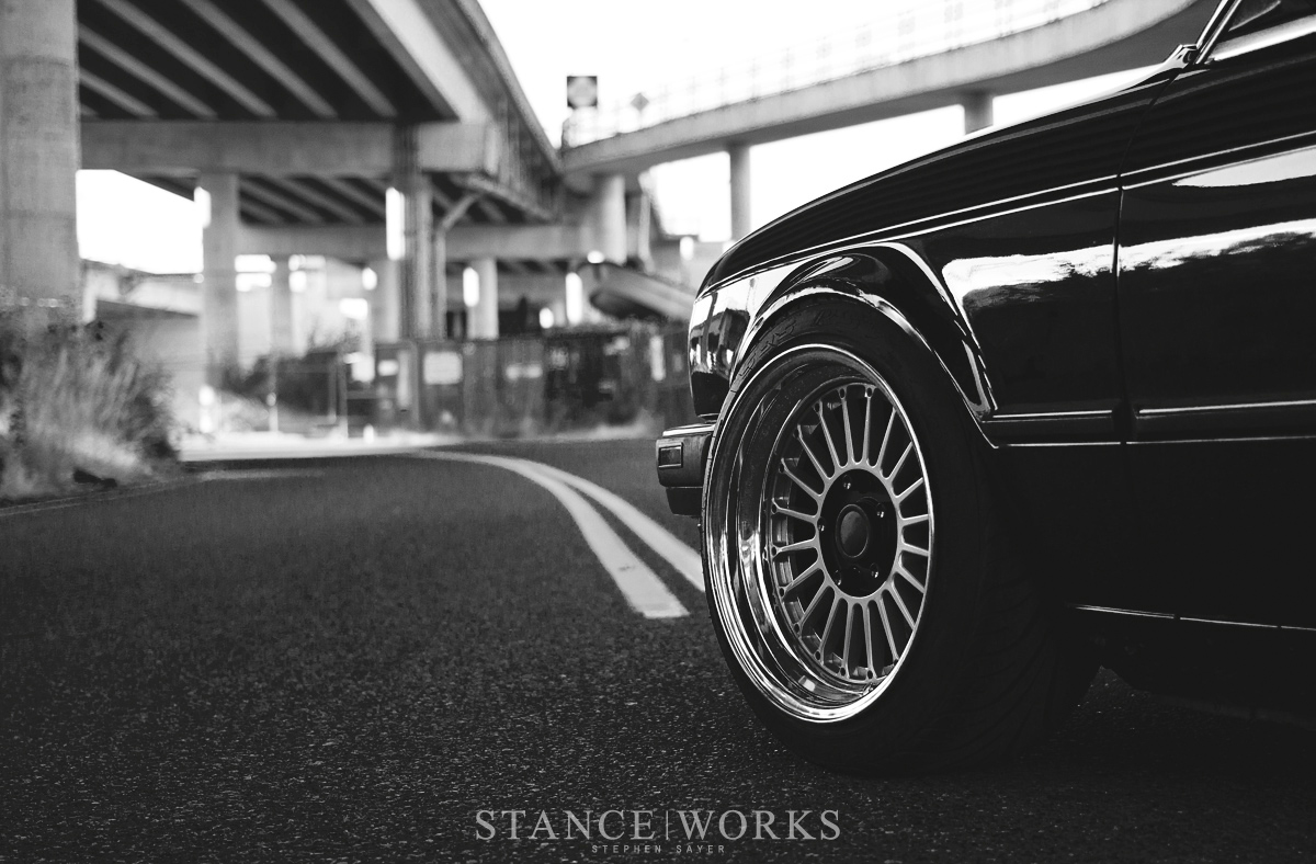weds-bavarias-16-inch-gold-center-alpina-e30
