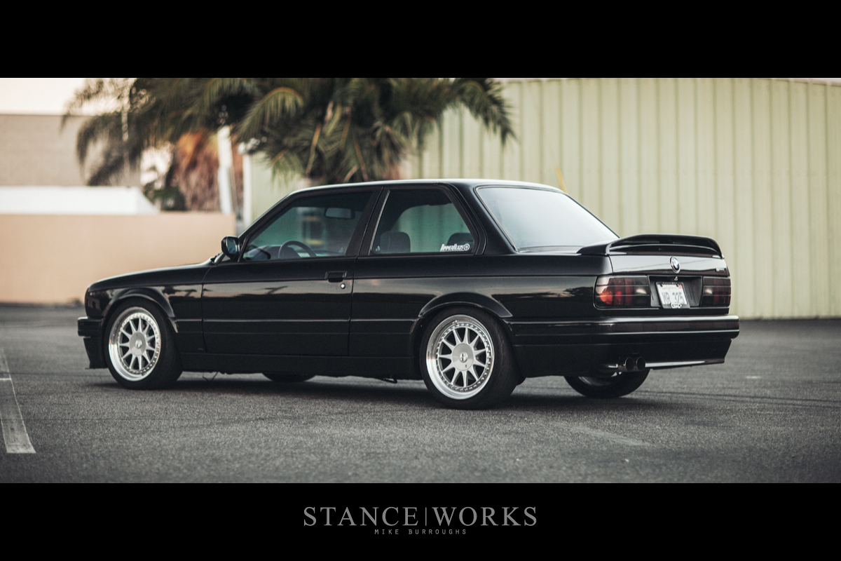 bmw-e30-coupe-r3vlimited-325