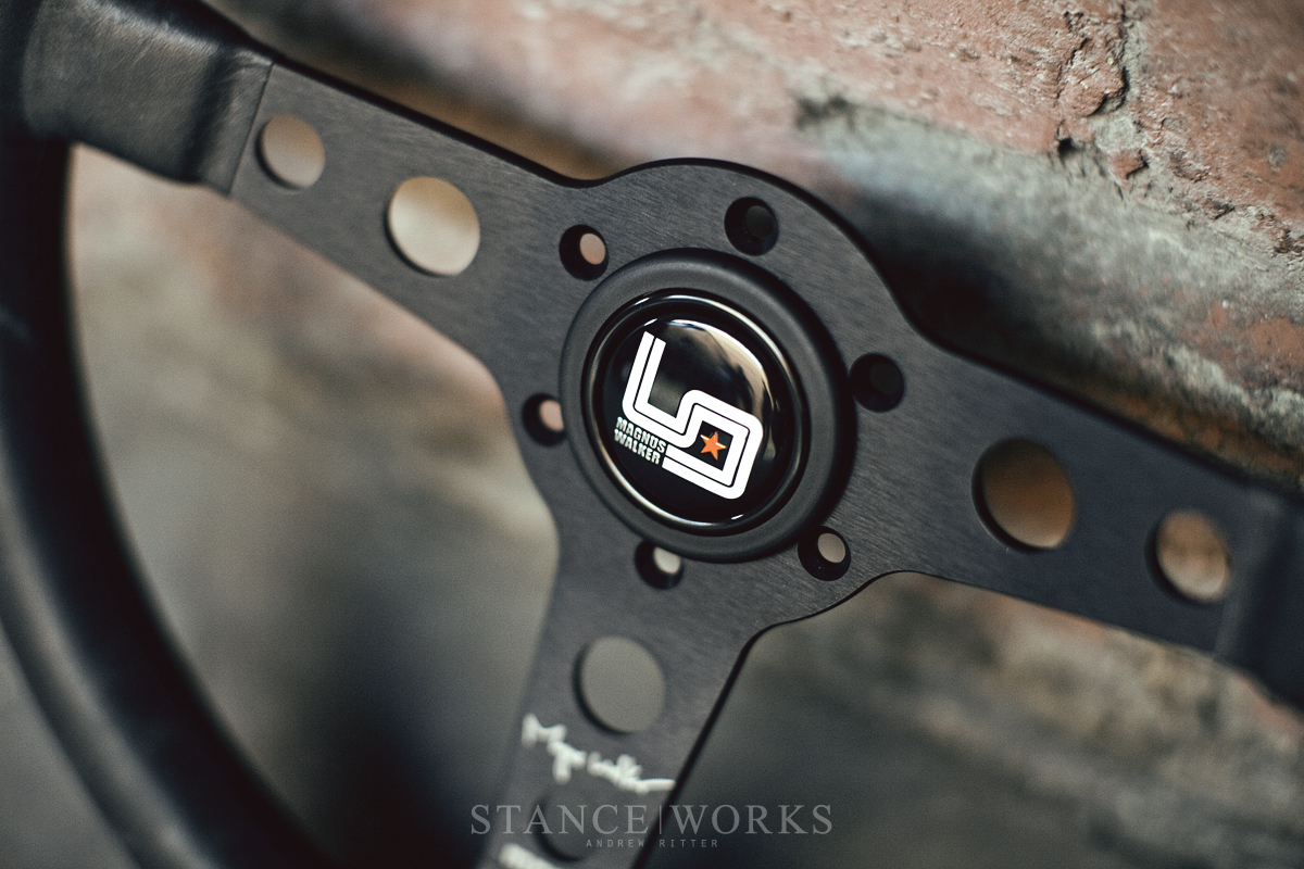 magnus-walker-urban-outlaw-steering-wheel-momo-black Magnus Walker MOMO Steering wheel urban outlaw (5)
