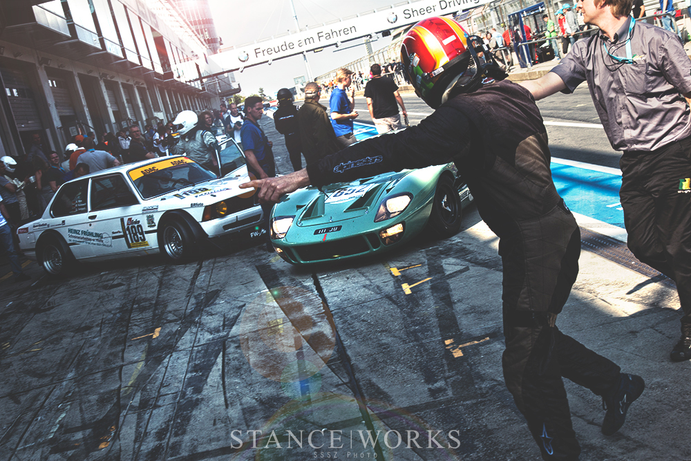 nurburgring-classic-2015-bmw-ford-paddock-pit