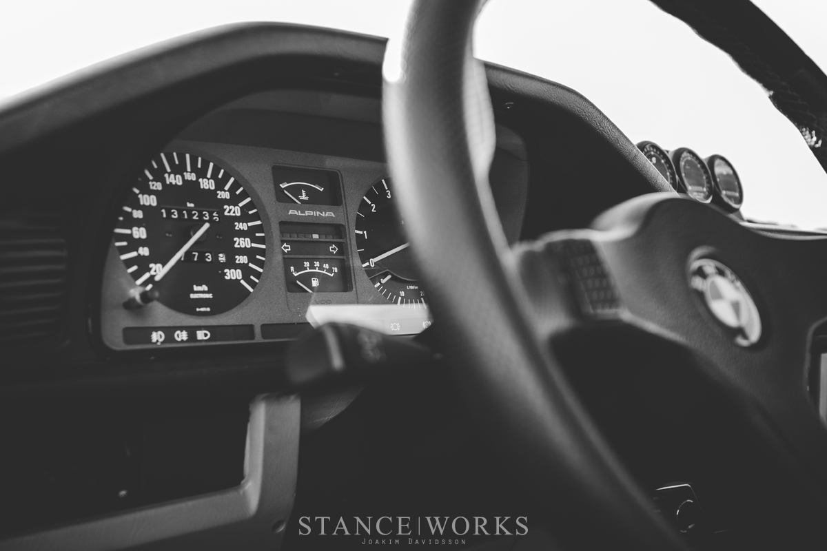 Gunay-Selmanovski-bmw-e28-535i-alpina-gauge-cluster