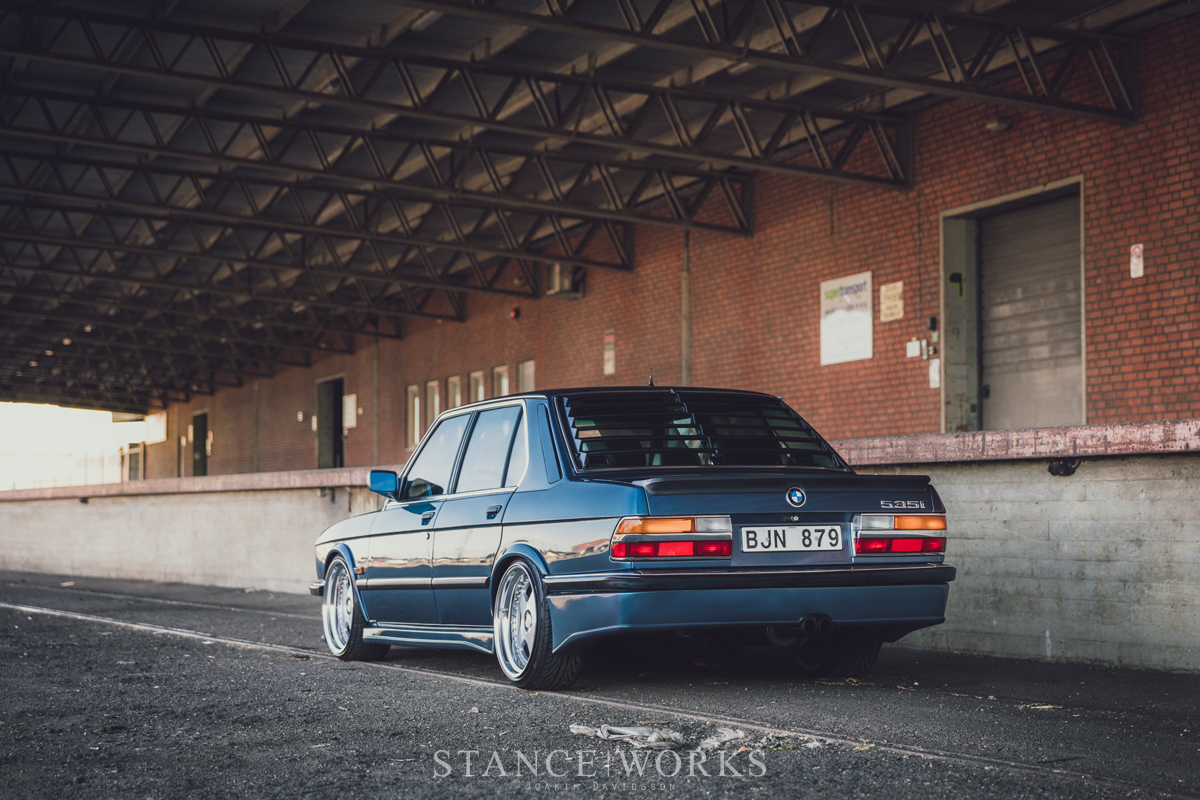 Gunay-Selmanovski-bmw-e28-535i-behind