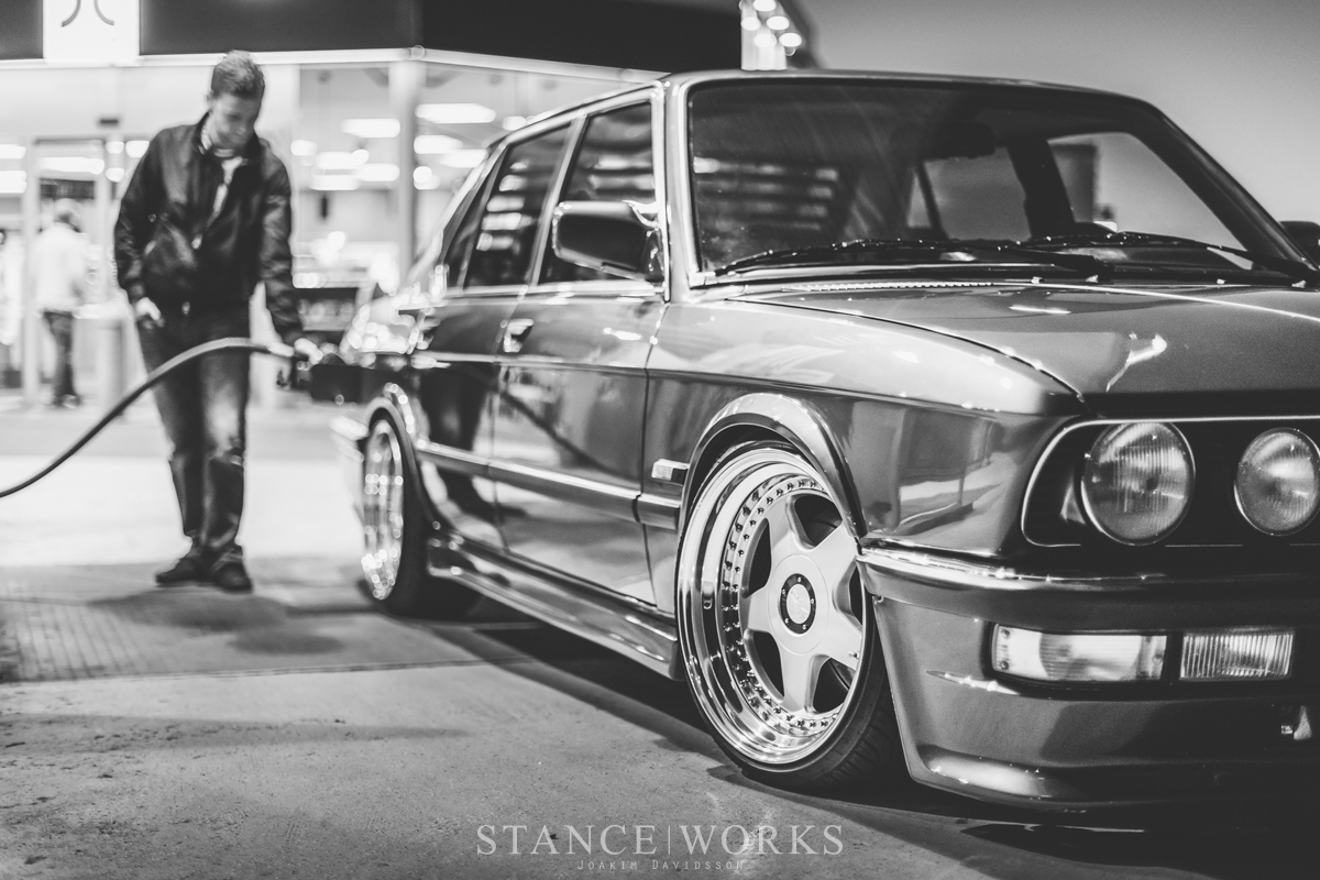Gunay-Selmanovski-bmw-e28-535i-fueling-up