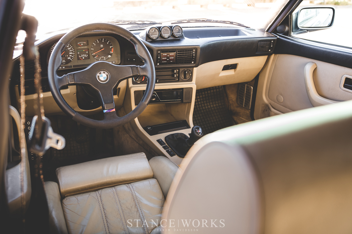 Gunay-Selmanovski-bmw-e28-535i-interior-dash-cluster