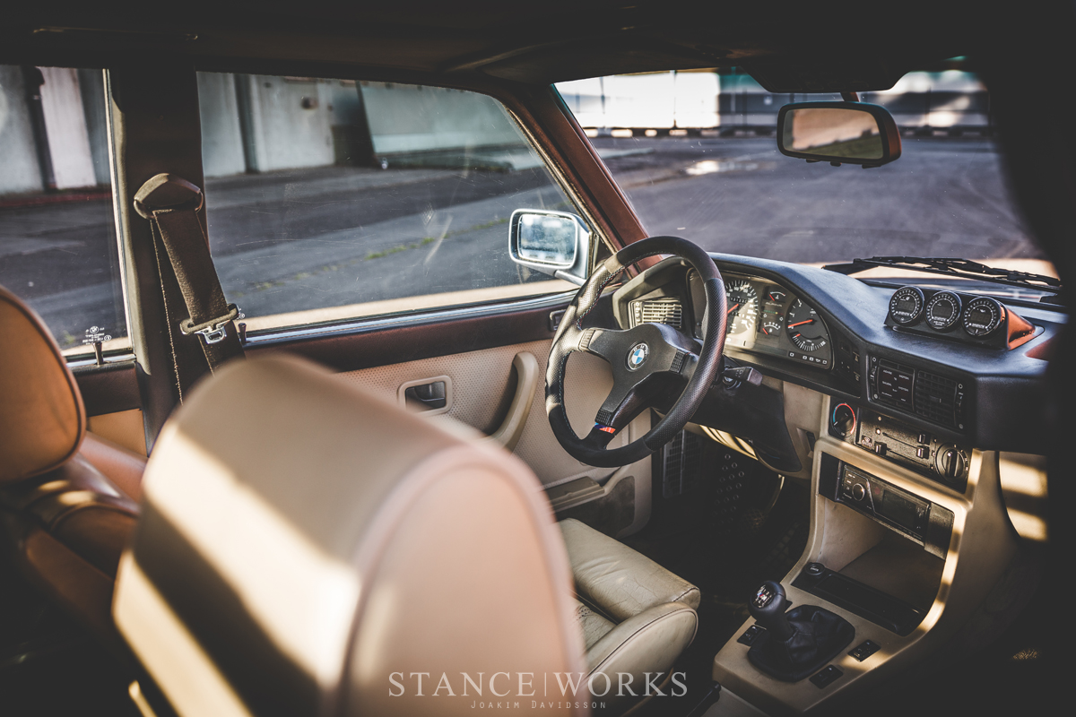 Gunay-Selmanovski-bmw-e28-535i-interior-steering-wheel