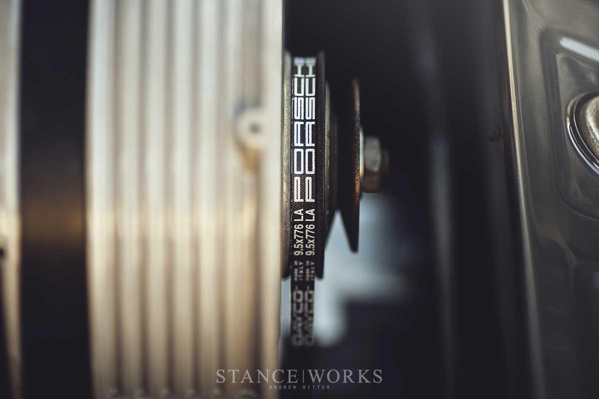 magnus-walker-porsche-911-964-engine-belt