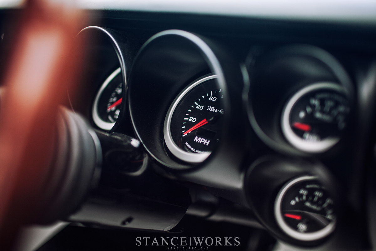 Datsun-Sunny-Hakotora-Skyline-Pickup-dashboard-gauges