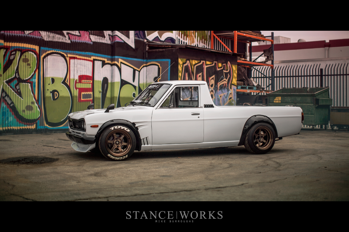 Datsun-Sunny-Hakotora-Skyline-Pickup-side-profile