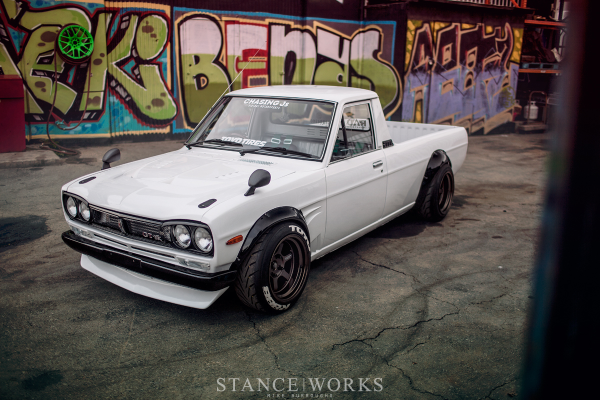 Datsun-Sunny-Hakotora-Skyline-Pickup-truck-side