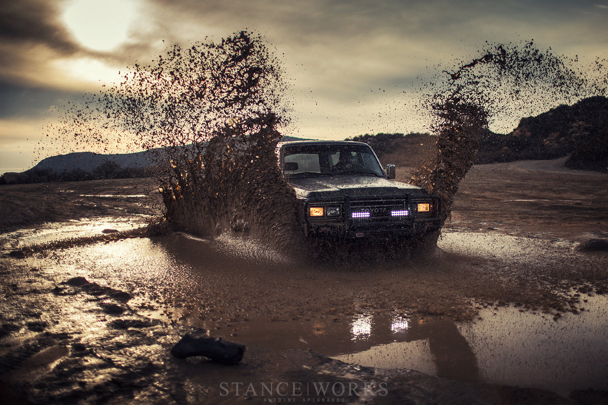 fj62-land-cruiser-mudding