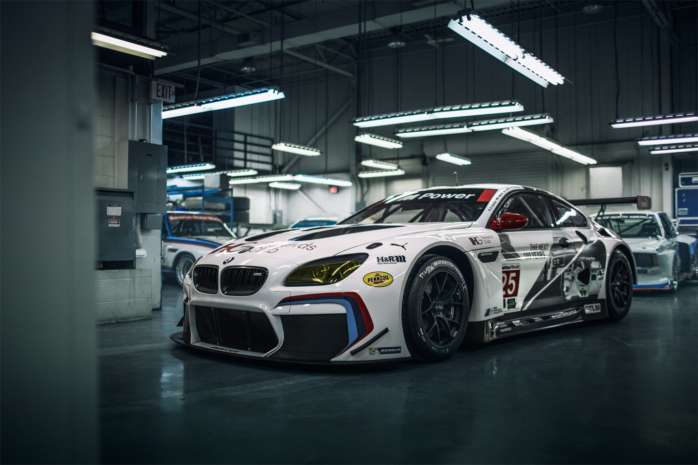 m6-gtlm-2016-livery-25-front-quarter