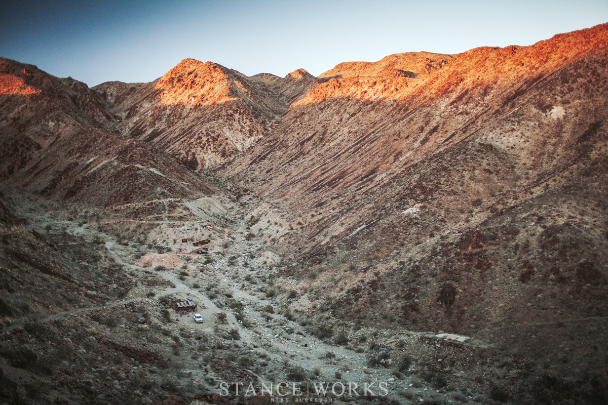 land-cruiser-pinto-mountains-gold-mine