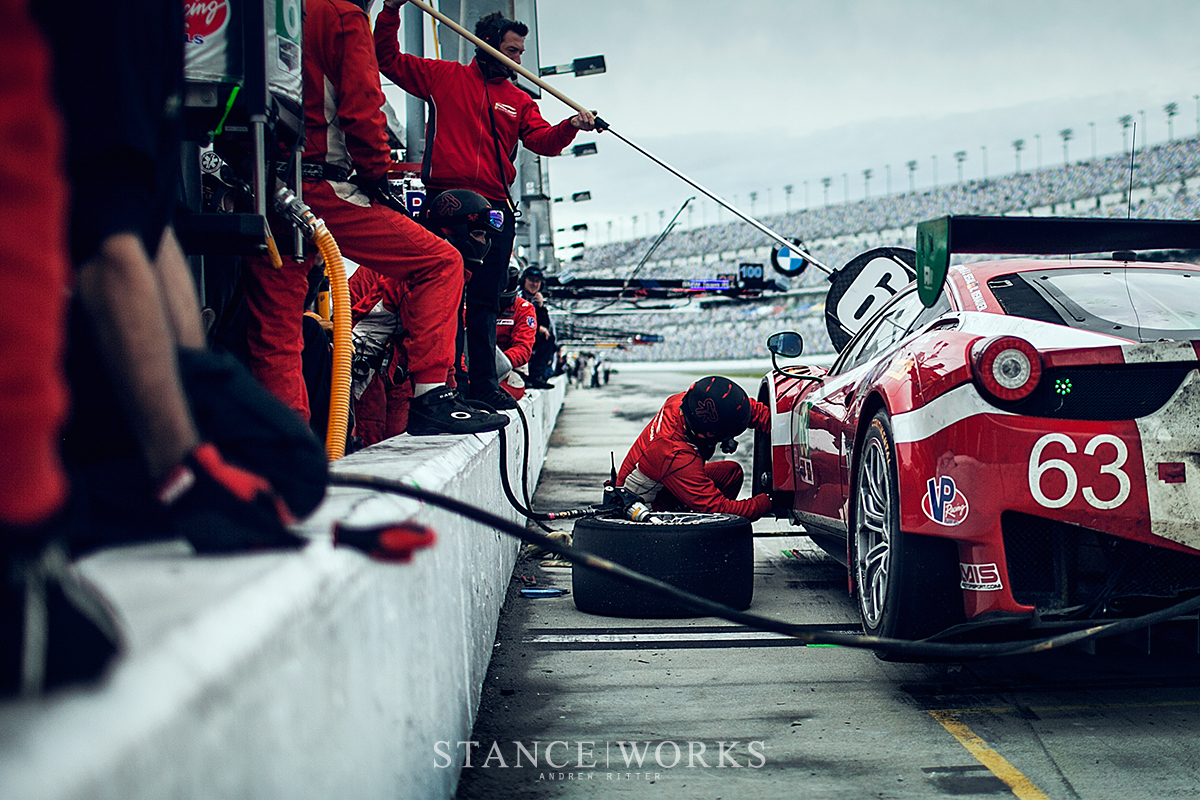ferrari-gtlm-pit-stop